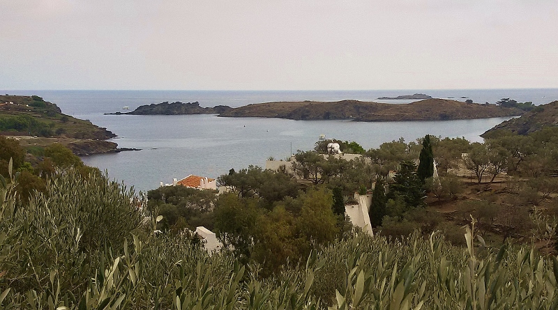 Hier in Port l
Lligat hat D</div>
</div></div>
</div>
<table class=