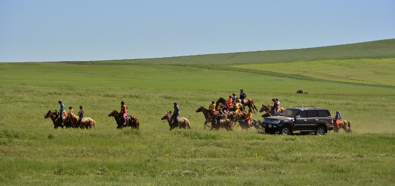 Es wird f&uuml;r das Nadaam-Fest trainiert, das in einigen Tagen stattfindet