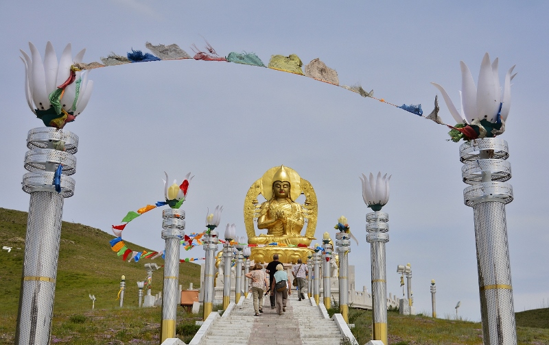 Wir m&uuml;ssen viele Stufen erklimmen, um die goldene G&ouml;ttin zu erreichen