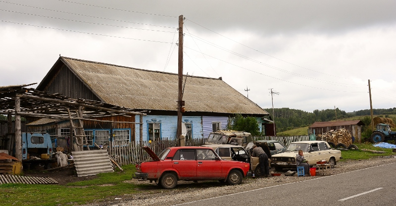 Autowerkstatt am Stra&szlig;enrand