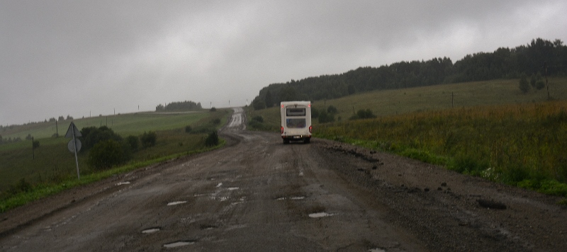 Schlechte Stra&szlig;en und dann noch Regen :-(