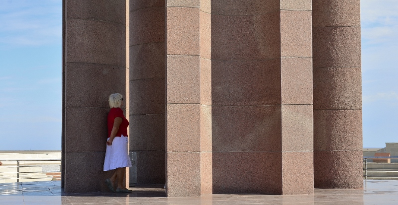 Monika f&auml;ngt den Wind ein...