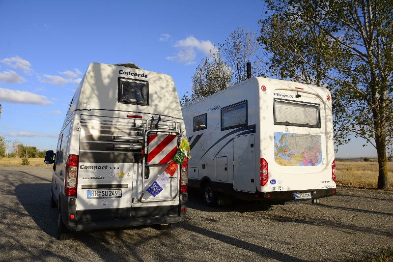 Gut besch&uuml;tzt mit Gebetsfahnen machen wir uns auf den weiteren Weg