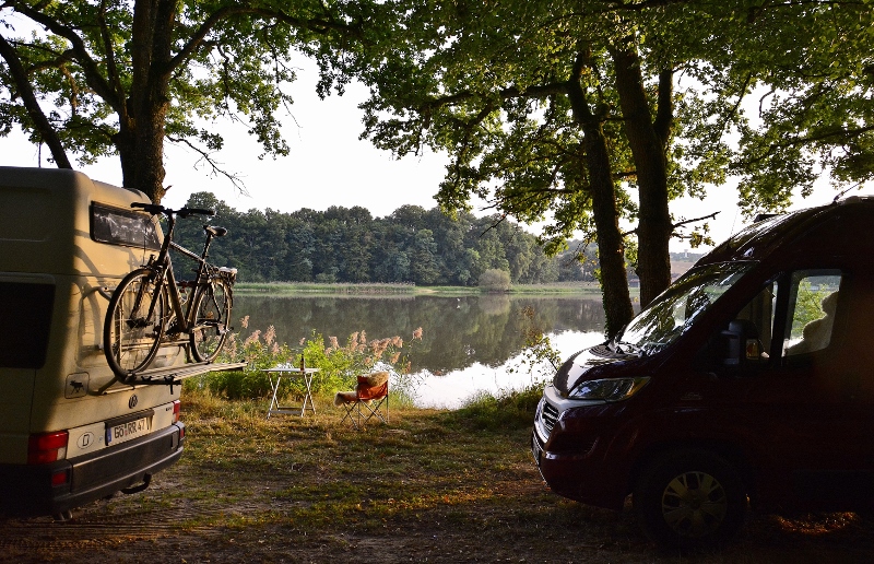 &Uuml;bernachtungsplatz am See