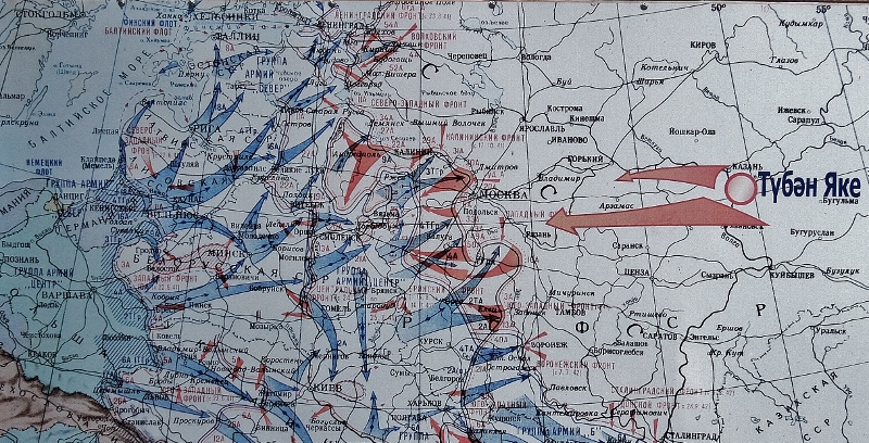 In einem Schaukasten h&auml;ngt ein Angriffsplan aus dem 2. Weltkrieg