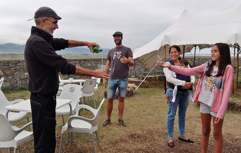 Stilgerechtes Cider-Einschenken