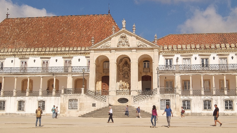 Der Eingang zum Palast